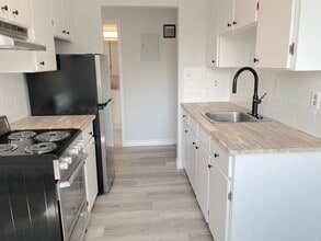 Building Photo - 471 Tecumseh Rd W