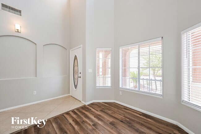 Foto del edificio - 10831 Vestone St