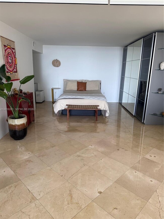 Foto del edificio - 5750 Collins Ave