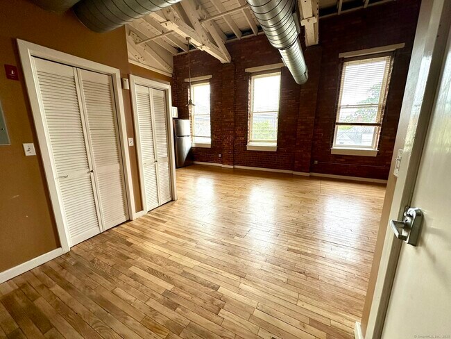 Foto del edificio - 325 Lafayette St