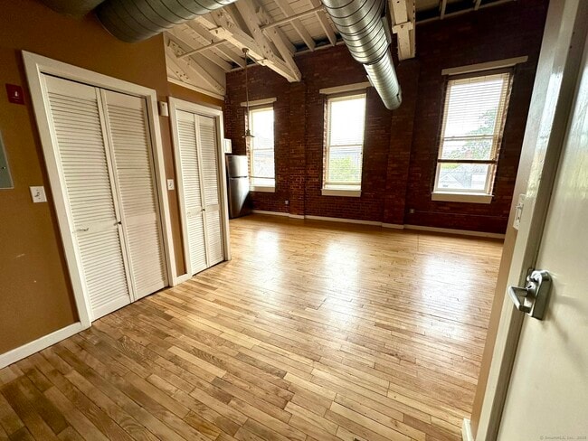 Building Photo - 325 Lafayette St