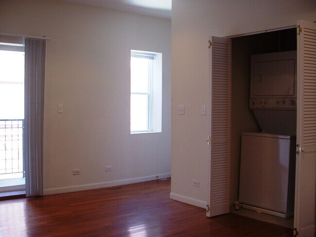 Foto del edificio - 2107 E 67th St