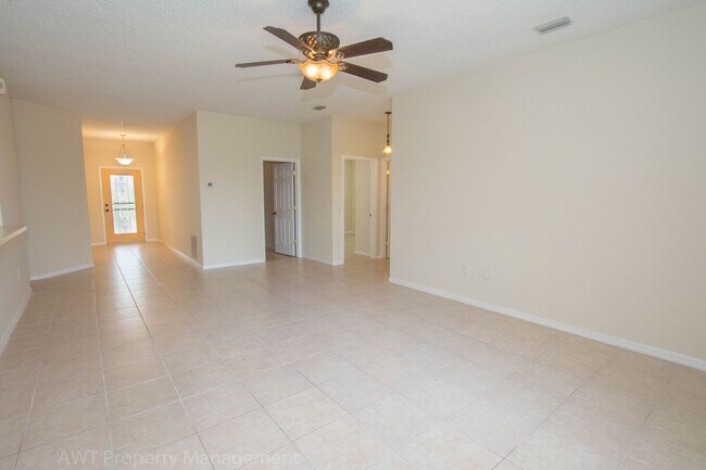 Foto del edificio - Large bright home in F section