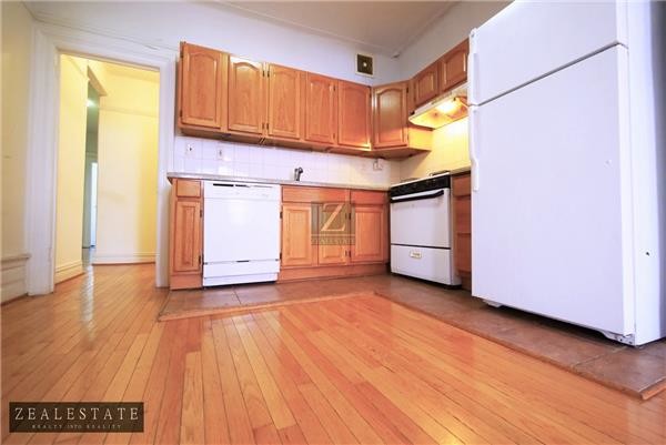 Primary Photo - 186 Underhill Ave