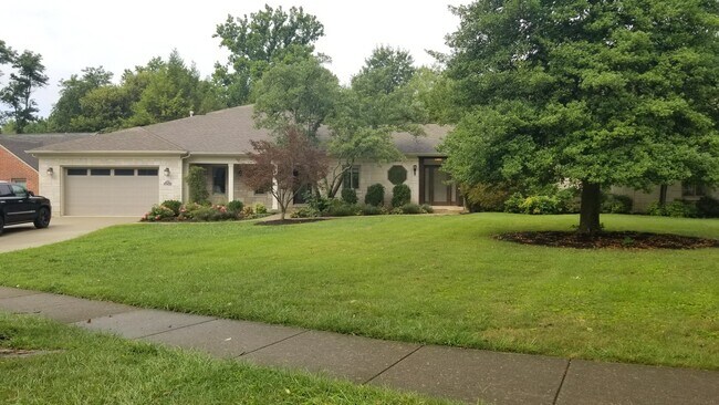 Building Photo - 256 Shady Ln
