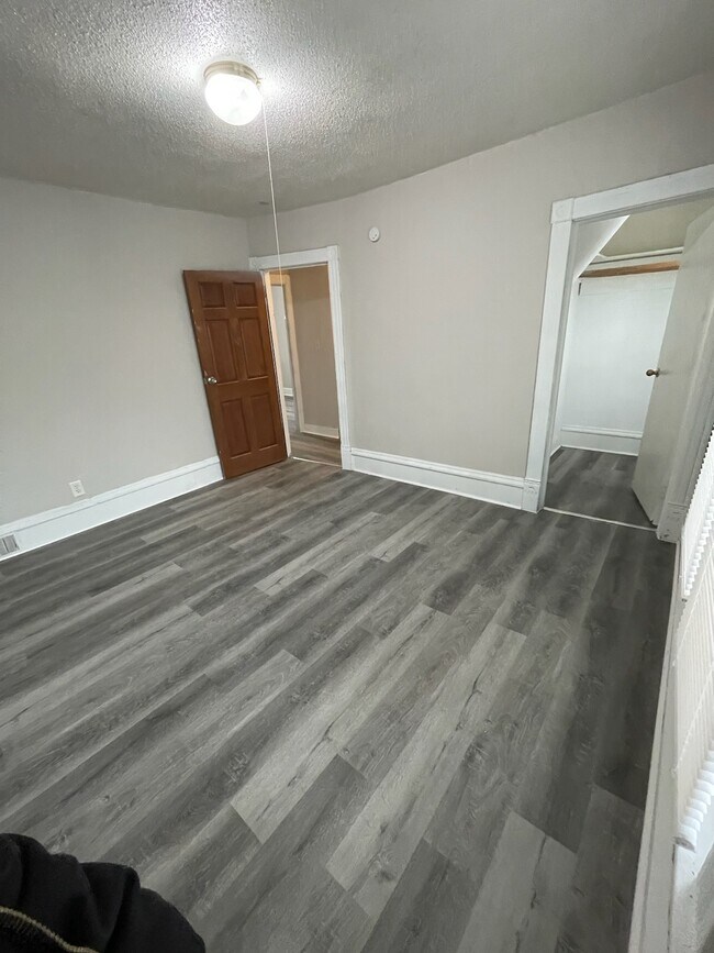 Foto del edificio - 2923 N Girard Ave