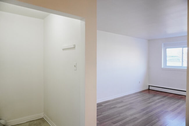 Building Photo - 2448 Carling Ave
