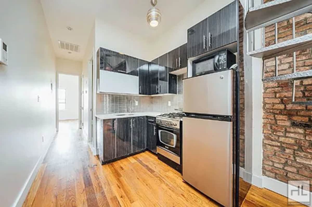Foto del edificio - CENTRAL AVENUE / Spacious Bushwick 2 Bed 1...