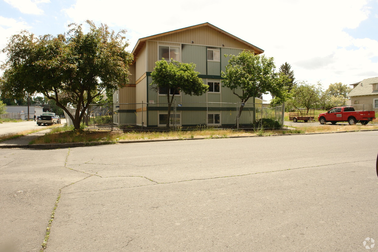 Building Photo - 2824 E Everett Ave