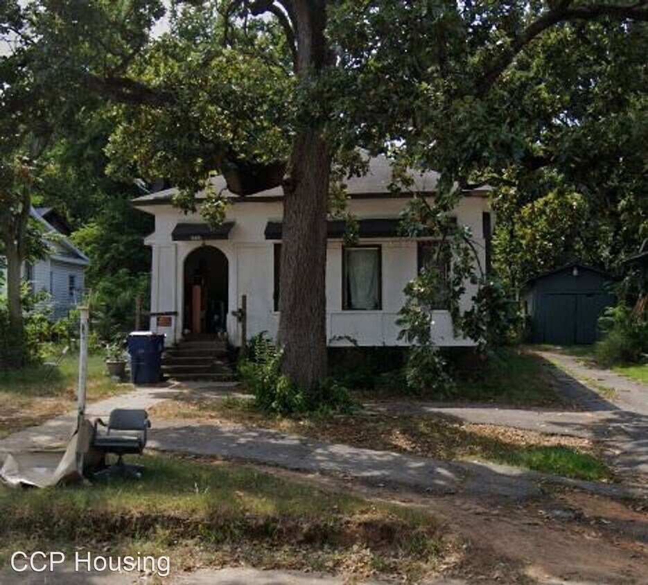 2 br, 1 bath House 2422 South Greenwood House for Rent in Fort