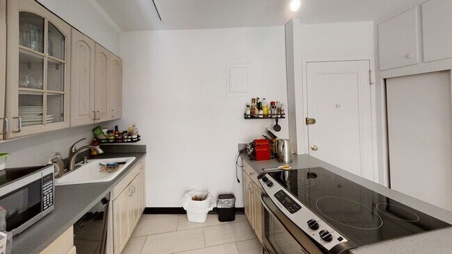 Building Photo - 145 Pinckney St