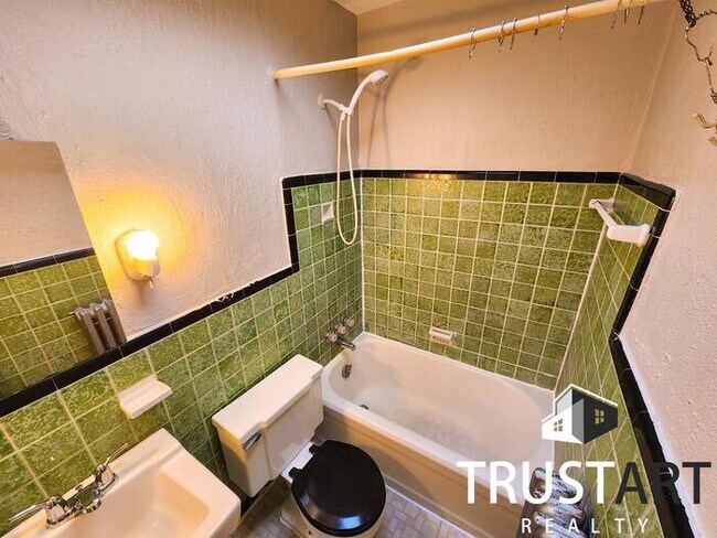 Building Photo - 2 bedroom apartment in East Falls