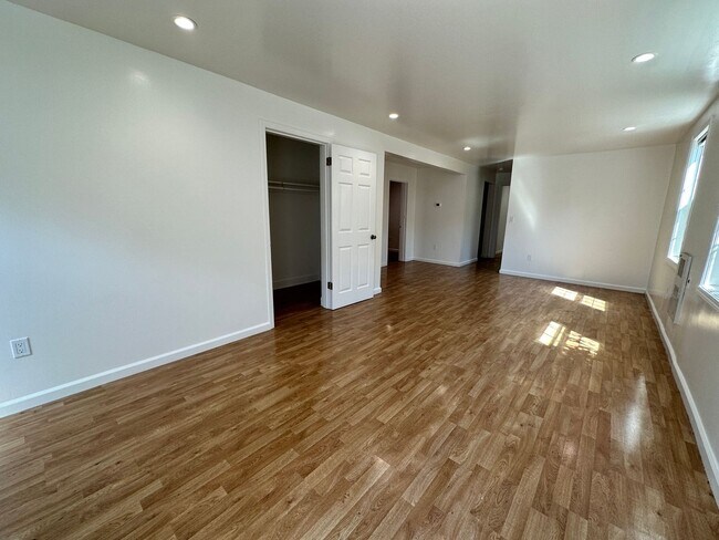 Foto del edificio - 1039 Channing