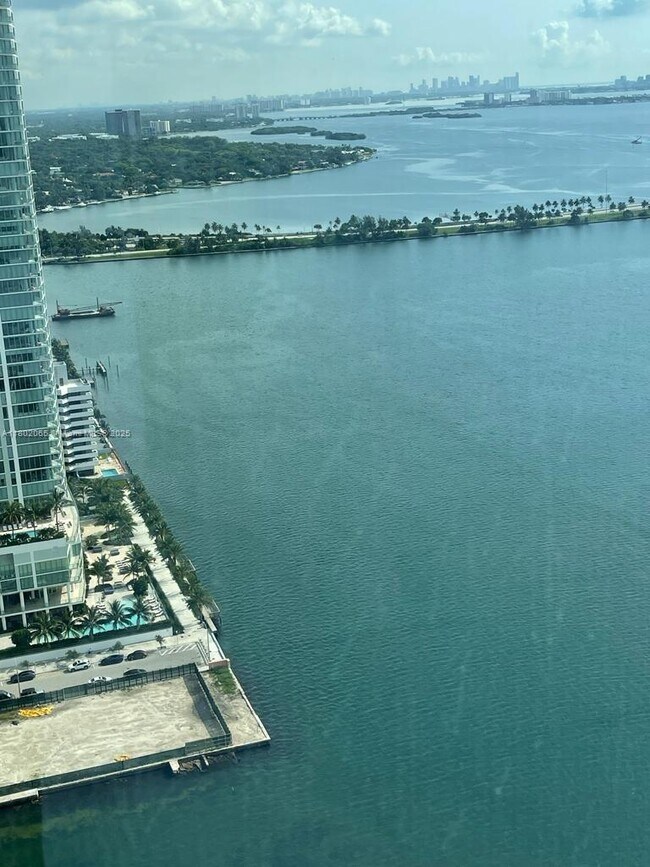 Foto del edificio - 700 NE 26th Ter