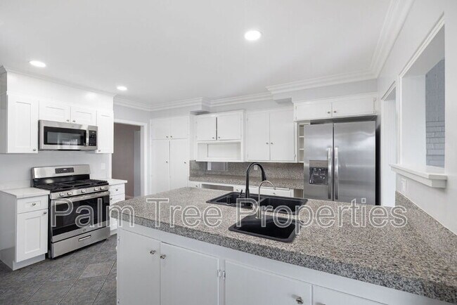 Foto del edificio - 8050 Fairview Ave