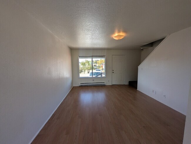 Foto del edificio - 275 Rose Ave