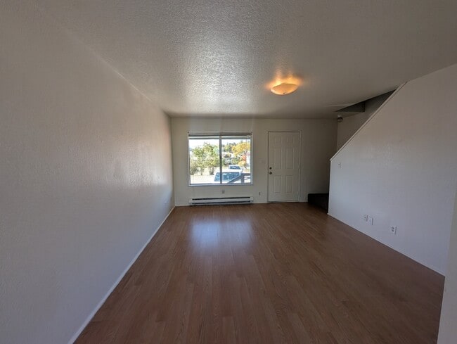 Building Photo - 275 Rose Ave