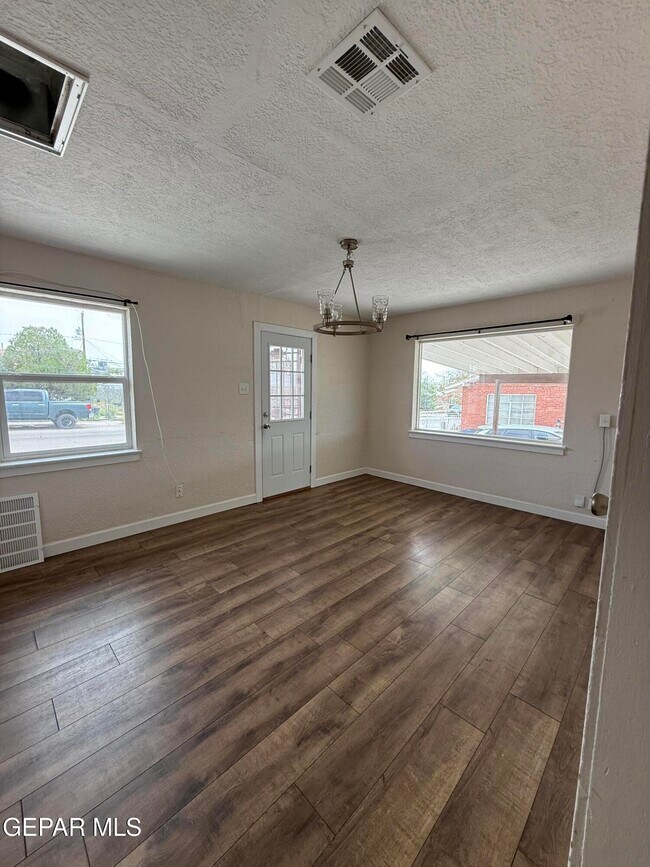 Building Photo - 1109 Huckleberry St