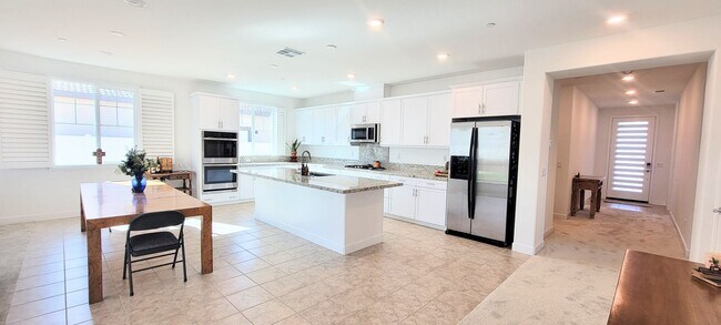 Building Photo - Gorgeous New Lennar Home - Lots of Upgrades - Solar- Must See