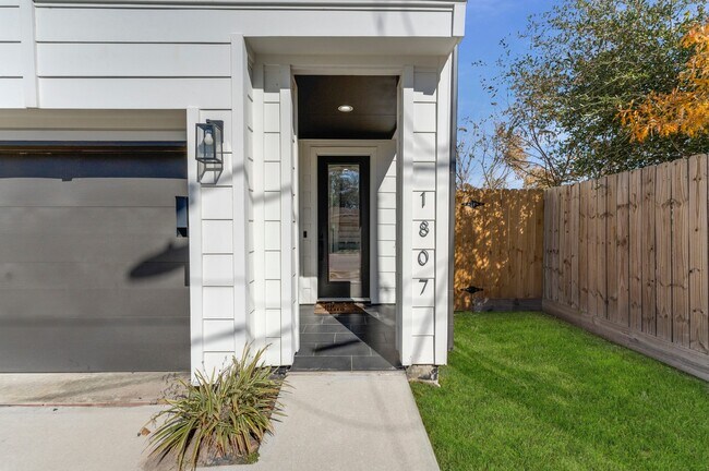 Foto del edificio - 1807 Lee St