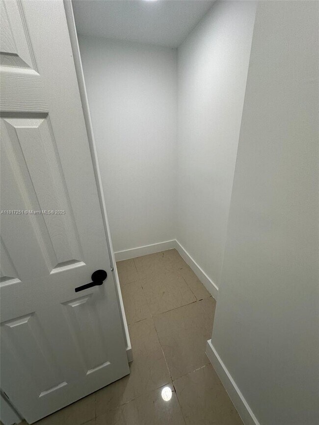 Building Photo - 1 bedroom in North Miami FL 33162