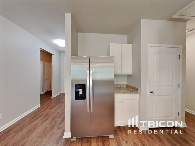 Foto del edificio - 631 Prominence Rd