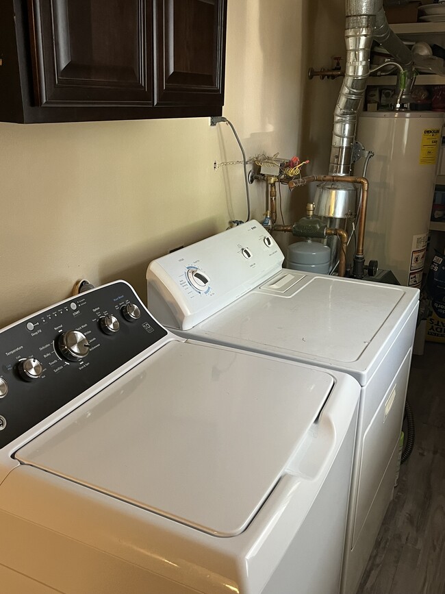 Foto del edificio - 467 Meadow Rd