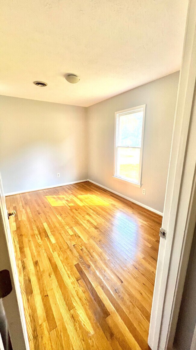 Building Photo - 14720 Loren Dr