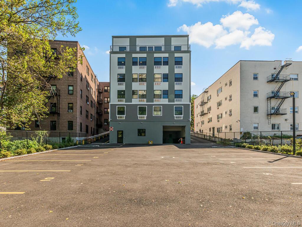 Building Photo - 409 Warburton Ave