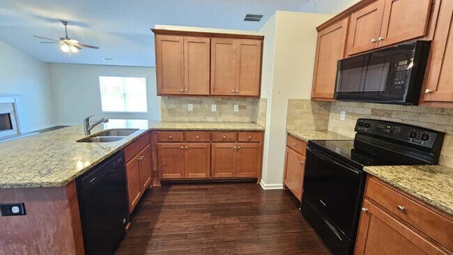 Building Photo - 2126 Crown Park Dr