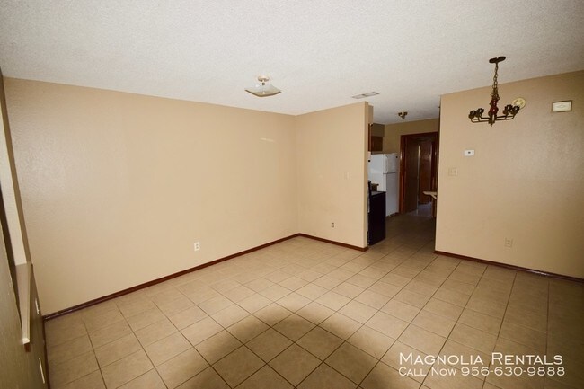 Building Photo - 2204 N Broadway St