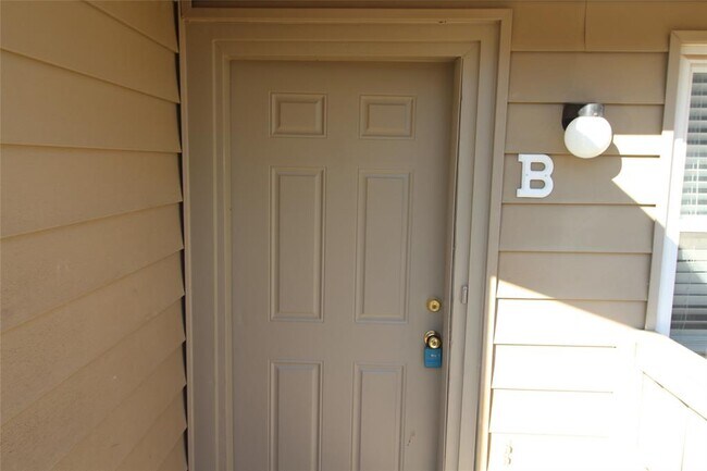 Building Photo - 312 Chalmette Dr