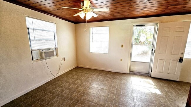 Building Photo - 19 N Mango St