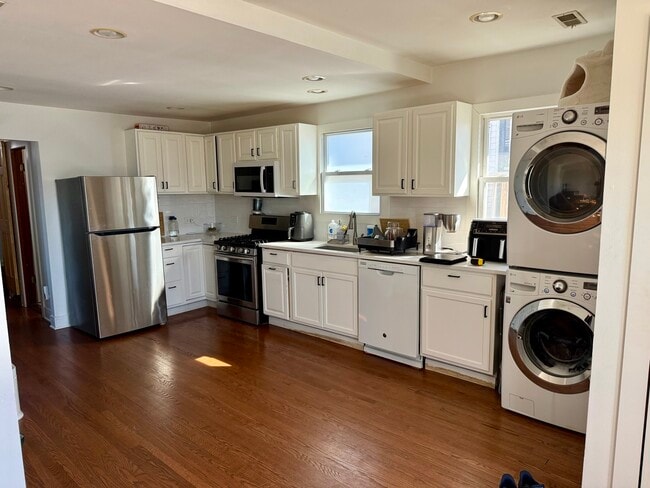 Building Photo - 4954 W Cullom Ave