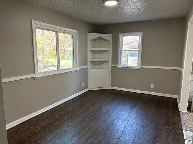 Foto del edificio - 3821 E 58th St