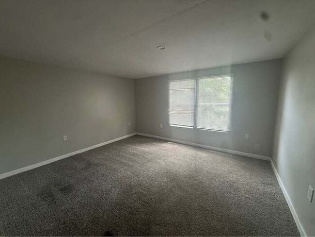 Building Photo - Home For Rent