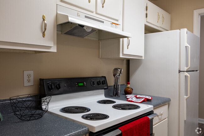 2BR, 2BA - 1280SF - Walden Pointe