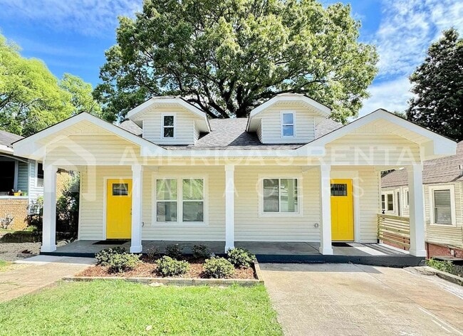 Building Photo - Check out this 4 bed / 2 bath home! Availa...