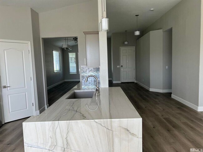 Building Photo - Wingfield Springs Jewel!