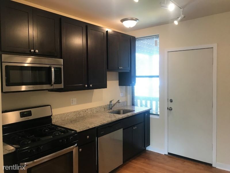 Foto principal - 2452 W Albion Ave