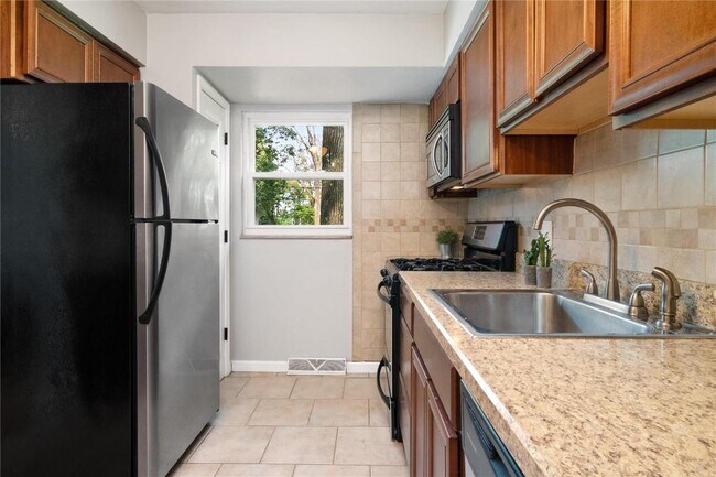 Foto del edificio - 9731 Twincrest Dr