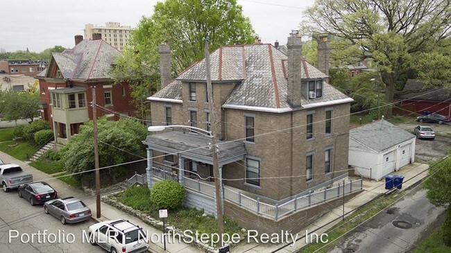 Building Photo - 77-79 W Hubbard Ave