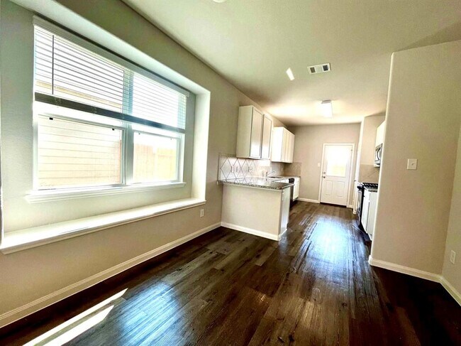 Foto del edificio - 4814 Blue Jacaranda Wy