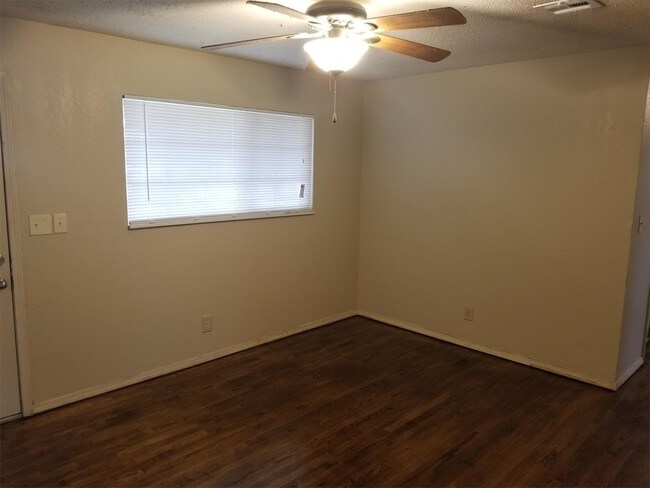 Foto del edificio - 4601 S Shallow Brook Dr