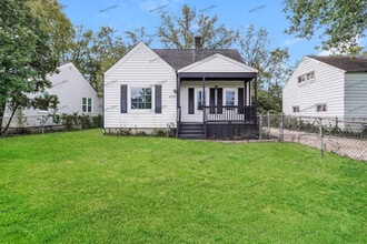 Building Photo - 2223 Delavan Dr