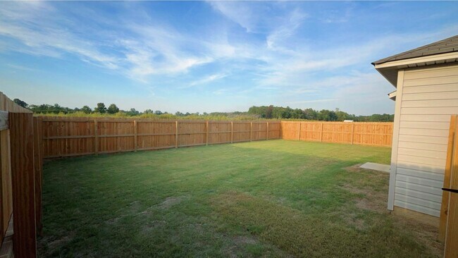 Building Photo - 5504 Beech Grv