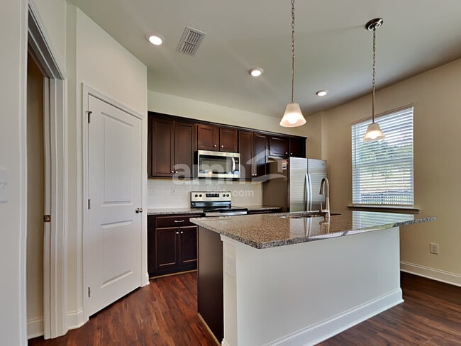 Building Photo - 888 Headland Wy