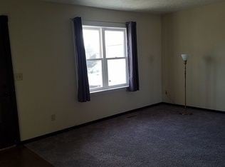 Building Photo - Brick ranch close to downtown Hinsdale