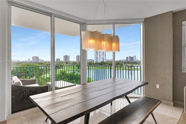 Foto del edificio - 20000 E Country Club Dr