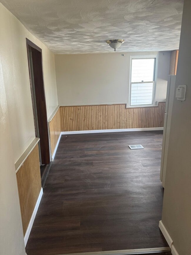 Building Photo - Cute 1 bedroom house Rochester